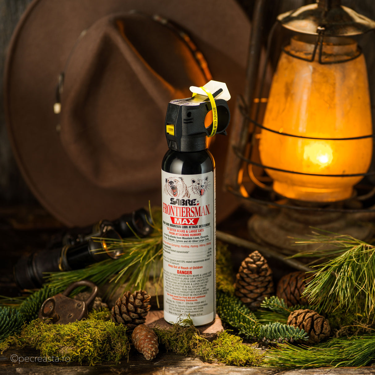 Spray Urs + Husă SABRE Frontiersman MAX